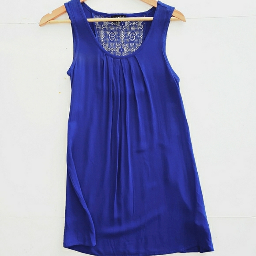 NWT! Sequin Hearts Top